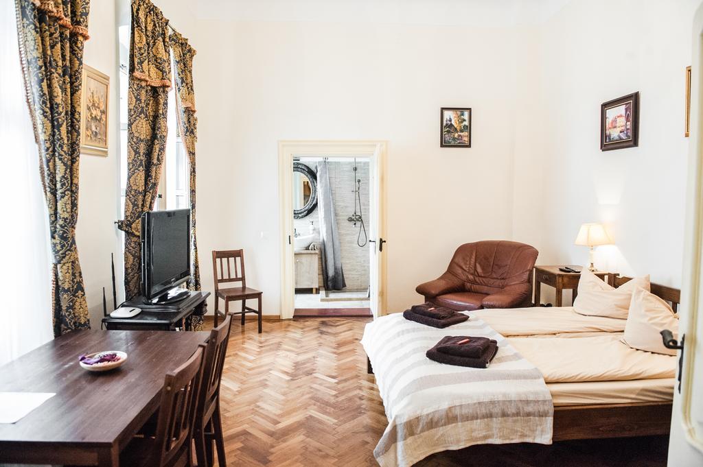 Brukenthal Central Apartments Sibiu Habitación foto