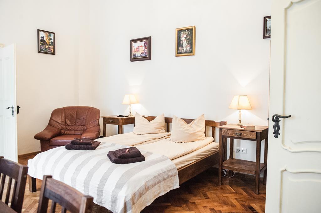 Brukenthal Central Apartments Sibiu Habitación foto