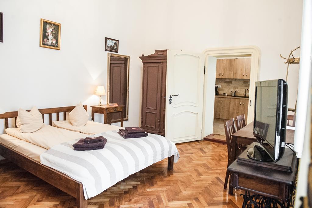 Brukenthal Central Apartments Sibiu Habitación foto