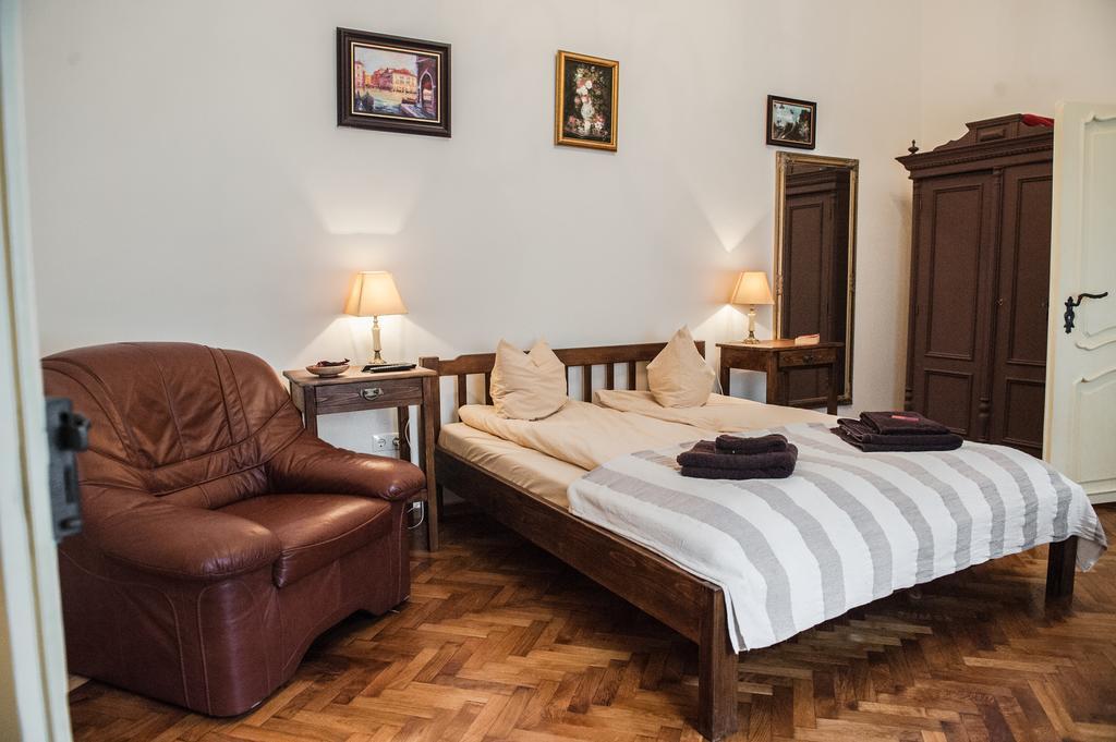 Brukenthal Central Apartments Sibiu Habitación foto