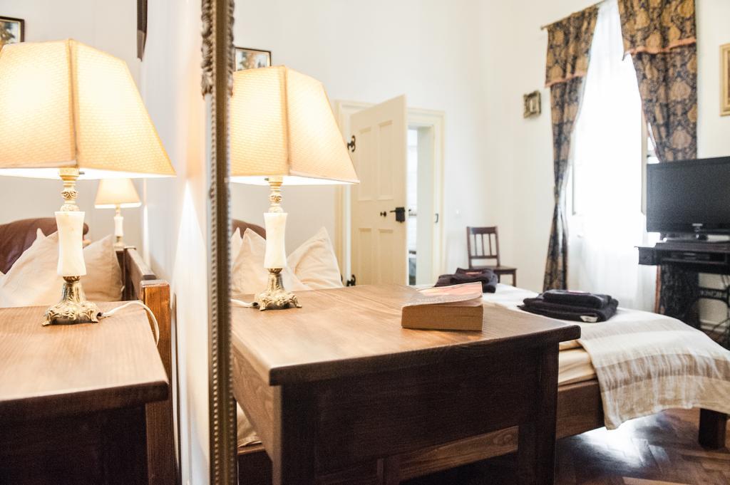 Brukenthal Central Apartments Sibiu Habitación foto