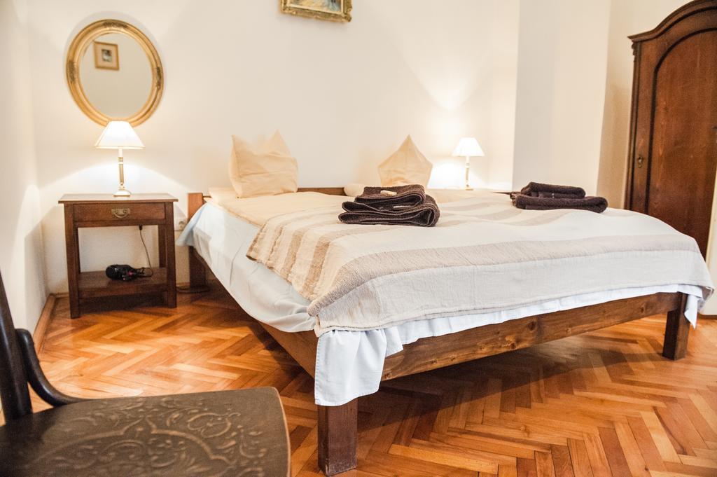Brukenthal Central Apartments Sibiu Habitación foto