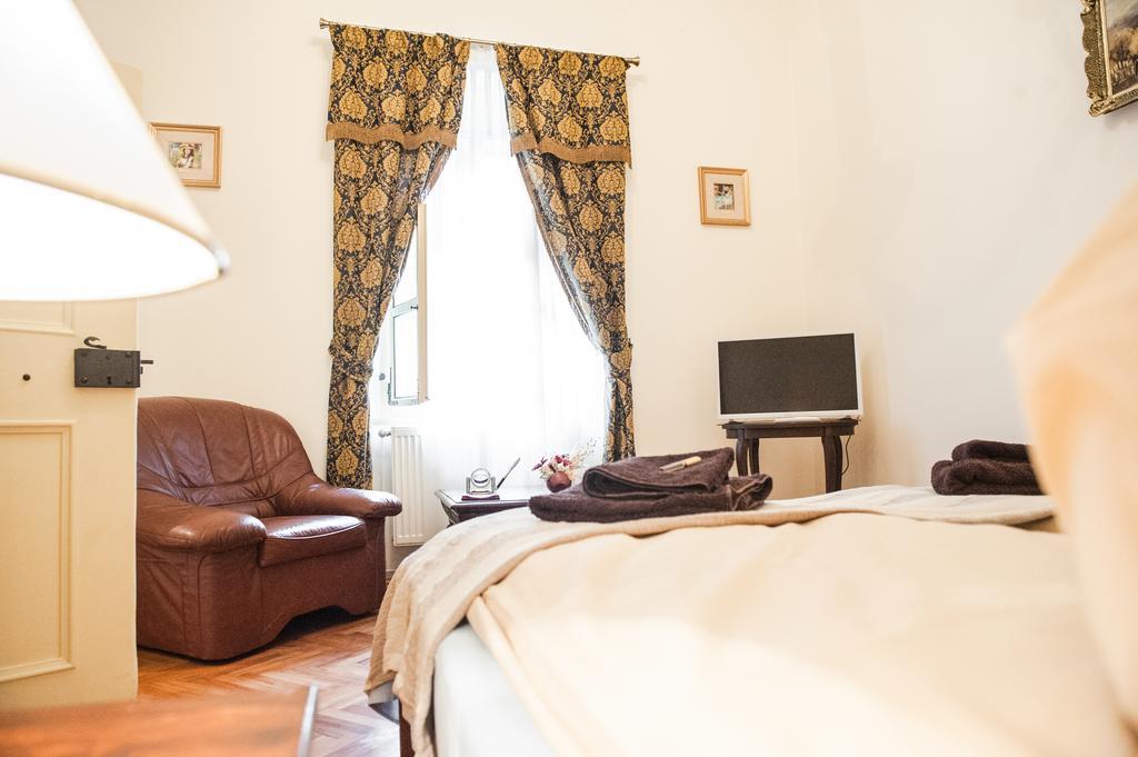 Brukenthal Central Apartments Sibiu Habitación foto